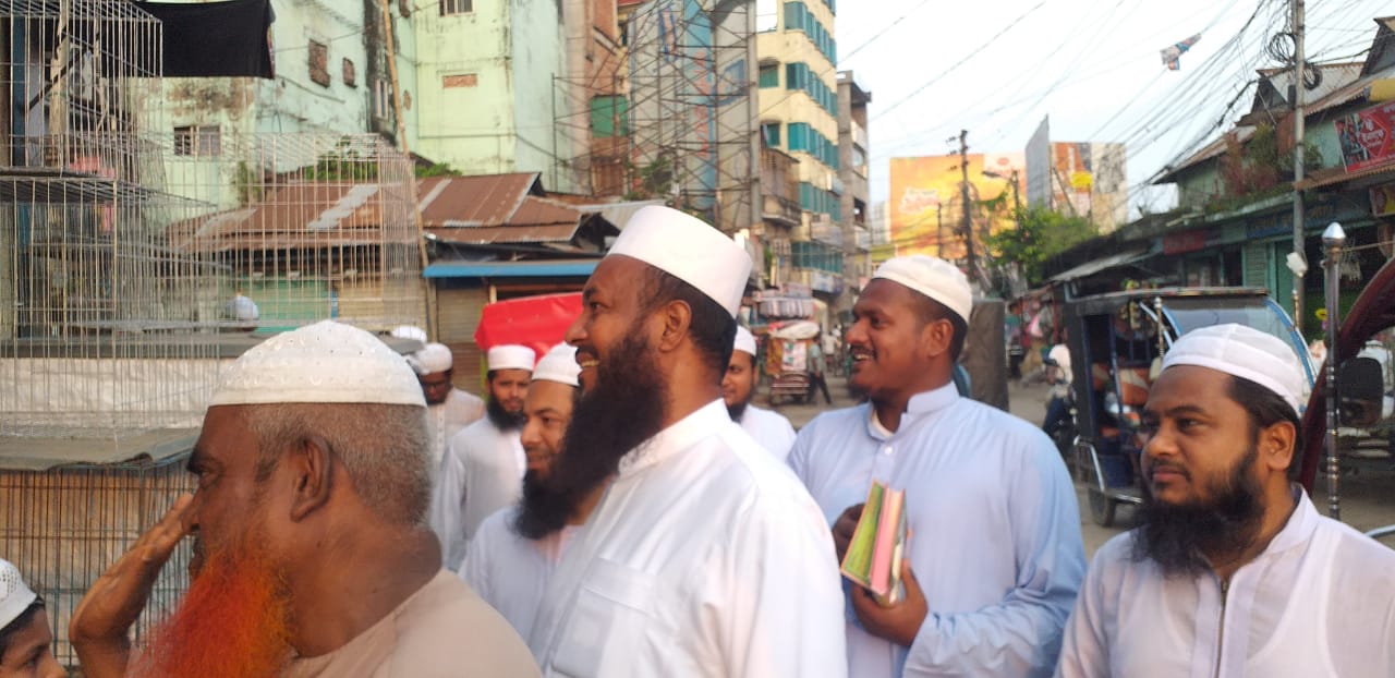 কিশোরগঞ্জ সদরে ইসলামী আন্দোলনের প্রার্থীর গণসংযোগ বড় বাজারে ব্যবসায়ীদের সঙ্গে মতবিনিময়