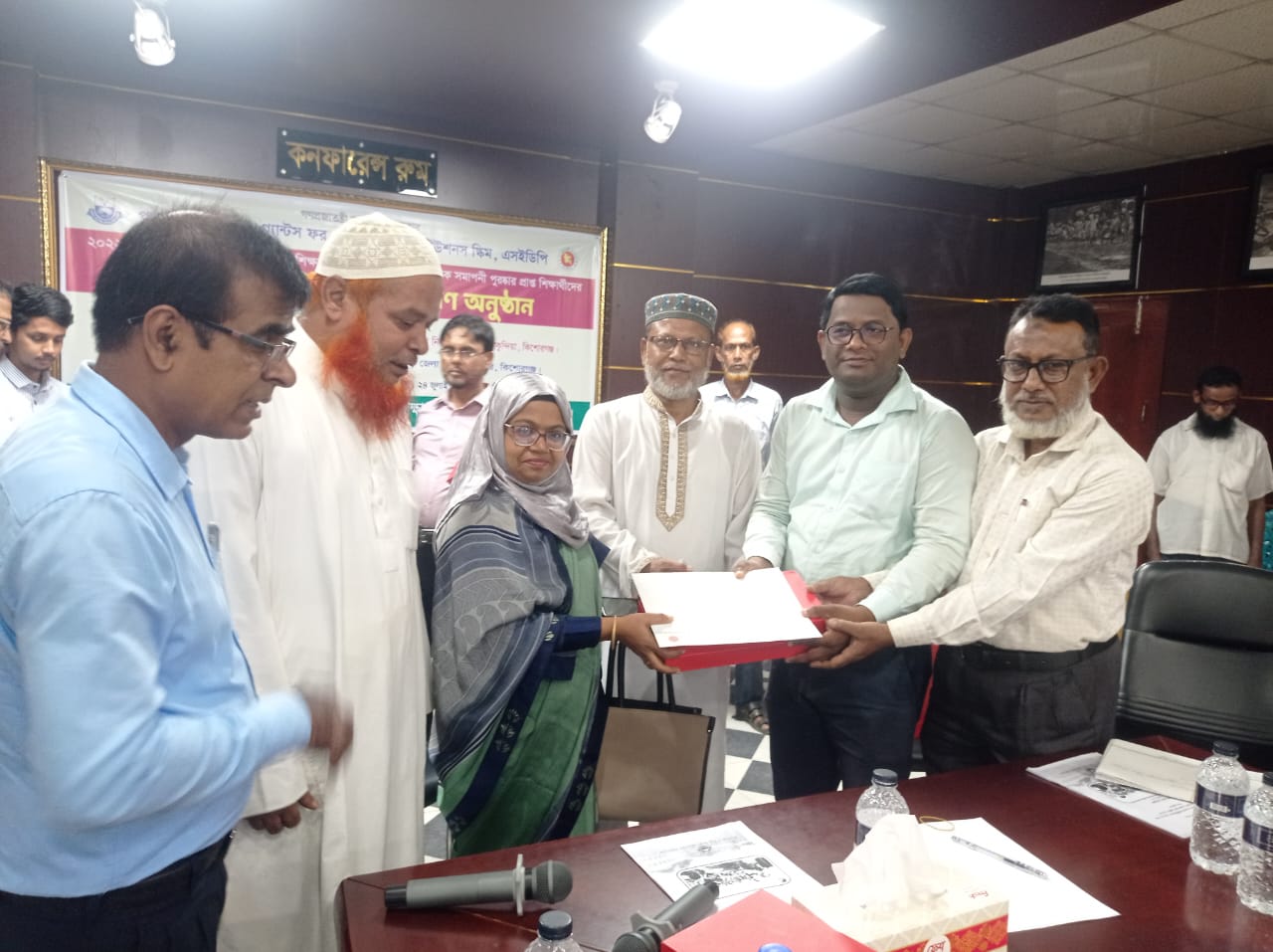 পাকুন্দিয়ায়৪০জন শ্রেষ্ঠ শিক্ষার্থীদের মাঝে ক্রেস্টও সাটিফিকেট বিতরণ