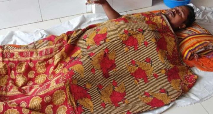 নড়াইলে ধারালো অস্ত্র দিয়ে স্বামীর গোপনাঙ্গ কাটলেন স্ত্রী।
