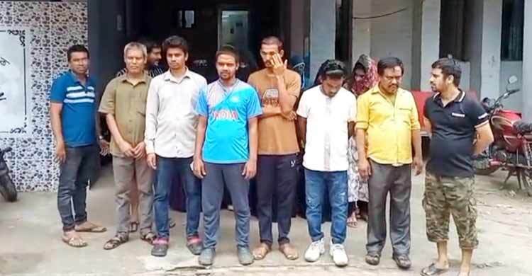 চুয়াডাঙ্গায় ভারতফেরত ২২ বাংলাদেশিকে স্বজনদের কাছে হস্তান্তর।