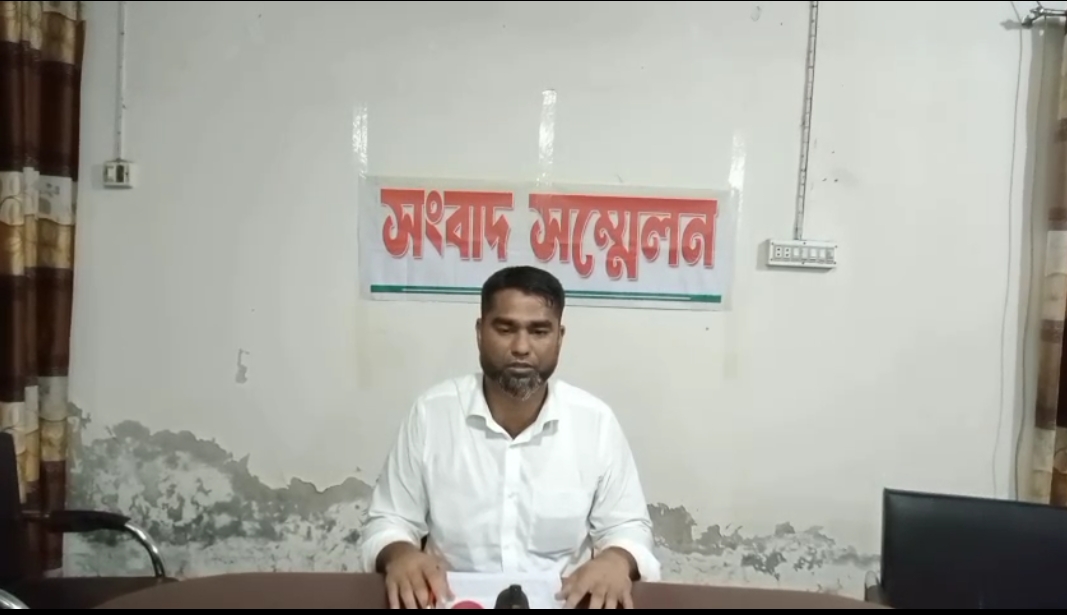 শ্রীপুরে অপপ্রচারের বিরুদ্ধে স্বেচ্ছাসেবক দল নেতার সংবাদ সম্মেলন