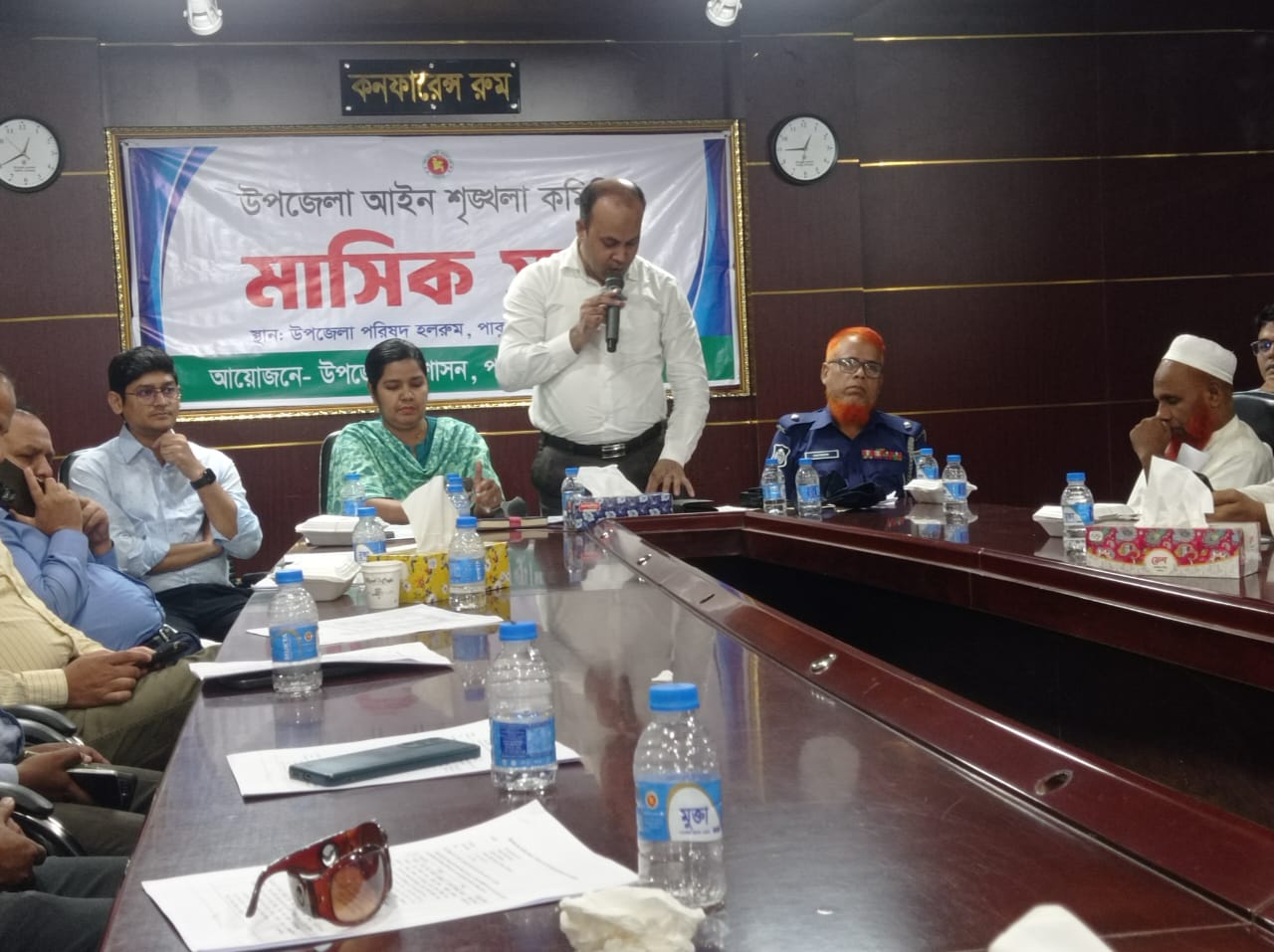পাকুন্দিয়ায় স্কুলে শিক্ষার্থীদের মোবাইল ব্যবহার নিষিদ্ধ