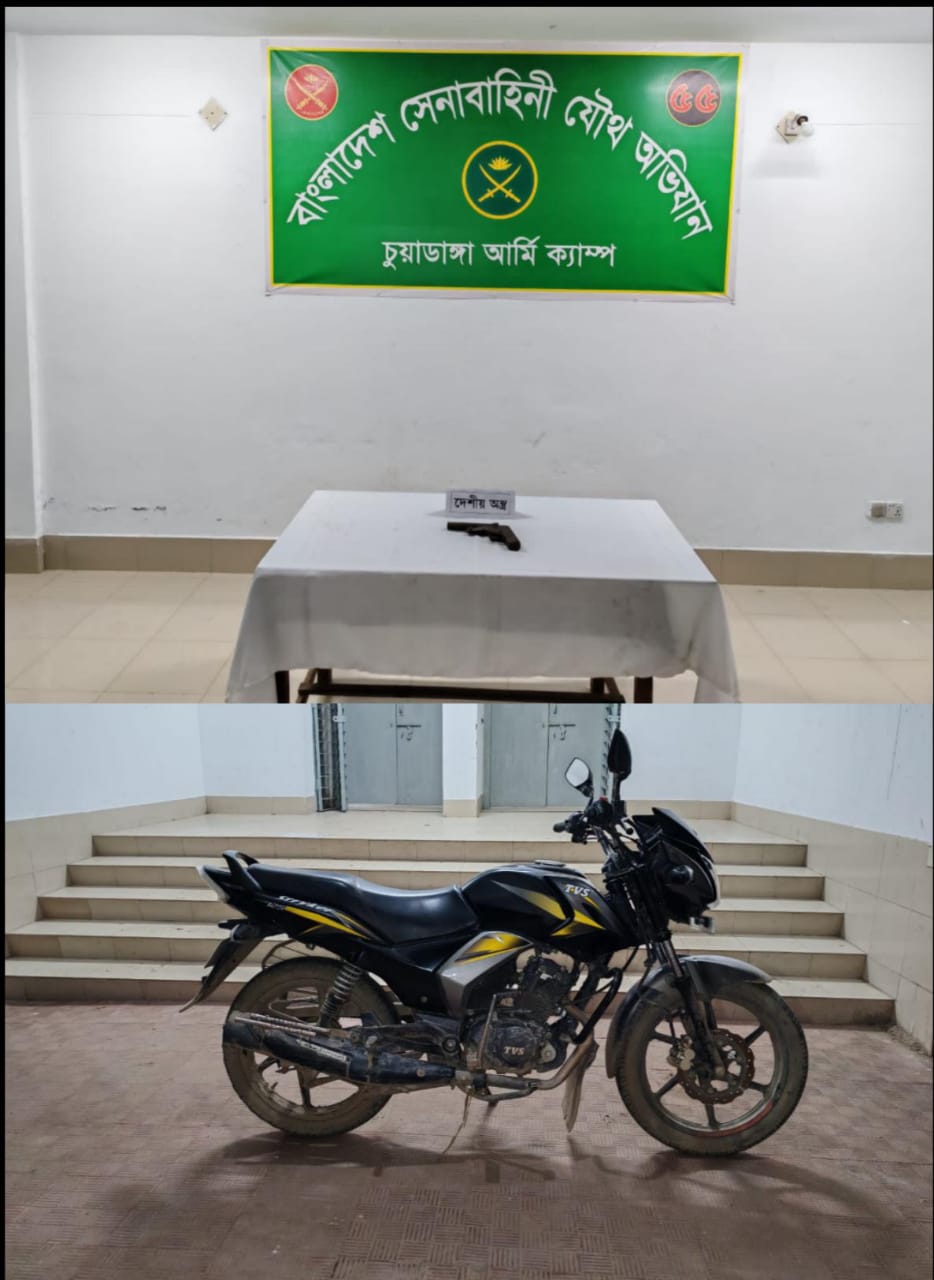 চুয়াডাঙ্গার ছয়ঘড়িয়ায় সেনাবাহিনীর অভিযান: দেশীয় অস্ত্র ও মোটরসাইকেল উদ্ধার, অভিযুক্ত পালিয়ে গেল