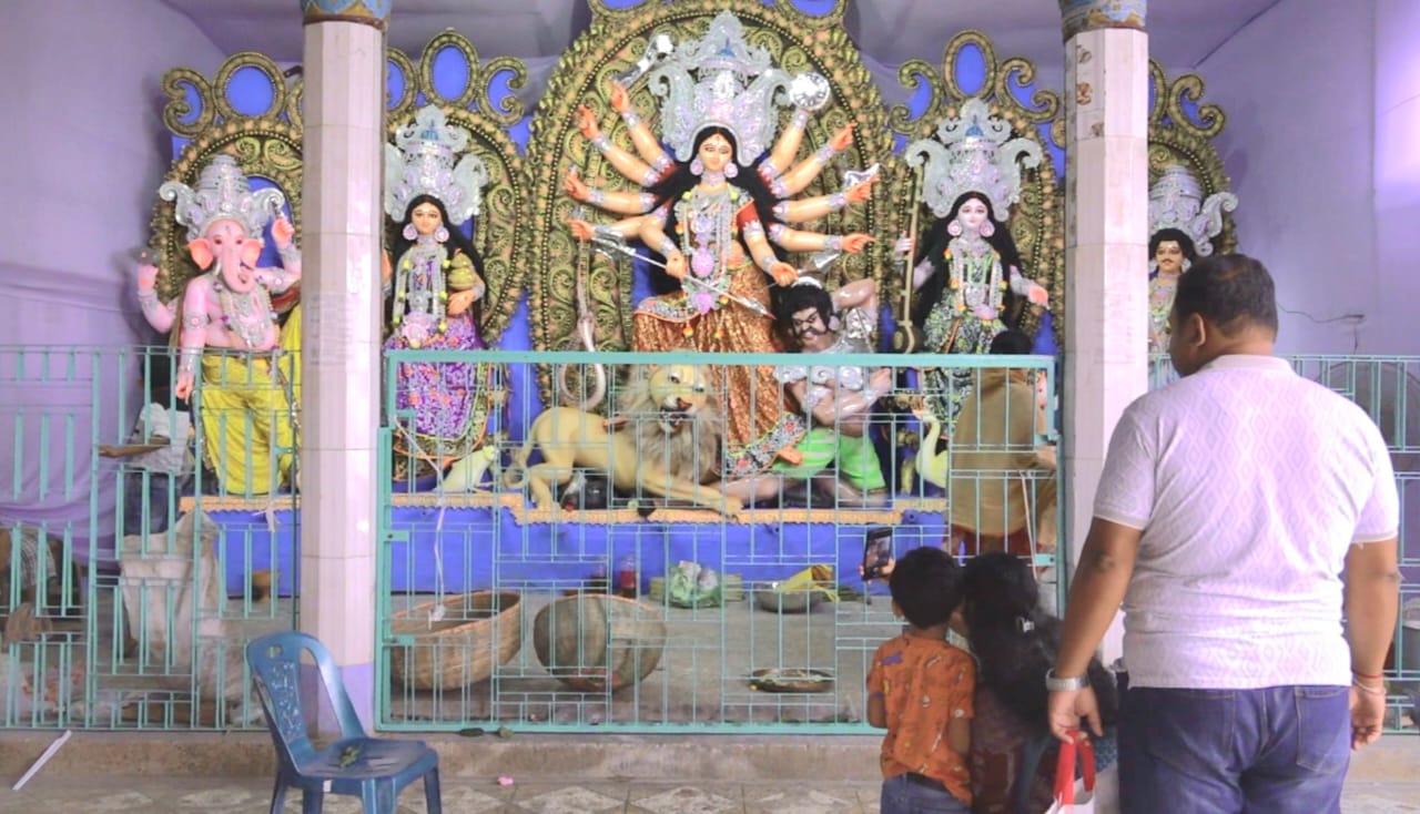 মহা ষষ্ঠীর মধ্যদিয়ে ঝিনাইদহে শারদীয় দুর্গোৎসব শুরু