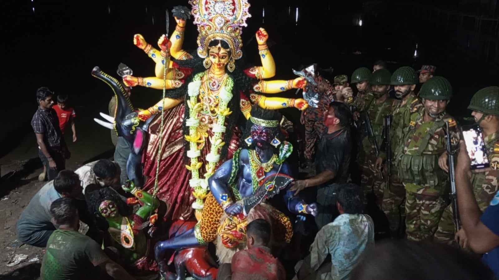 কিশোরগঞ্জে কড়া নিরাপত্তার মধ্যে দুর্গা প্রতিমা বিসর্জন