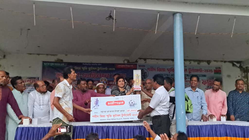 ঝিকরগাছার বাঁকড়ায় শহীদ জিয়া স্মৃতি ফুটবল টুর্নামেন্টের ফাইনাল খেলা অনুষ্ঠিত।