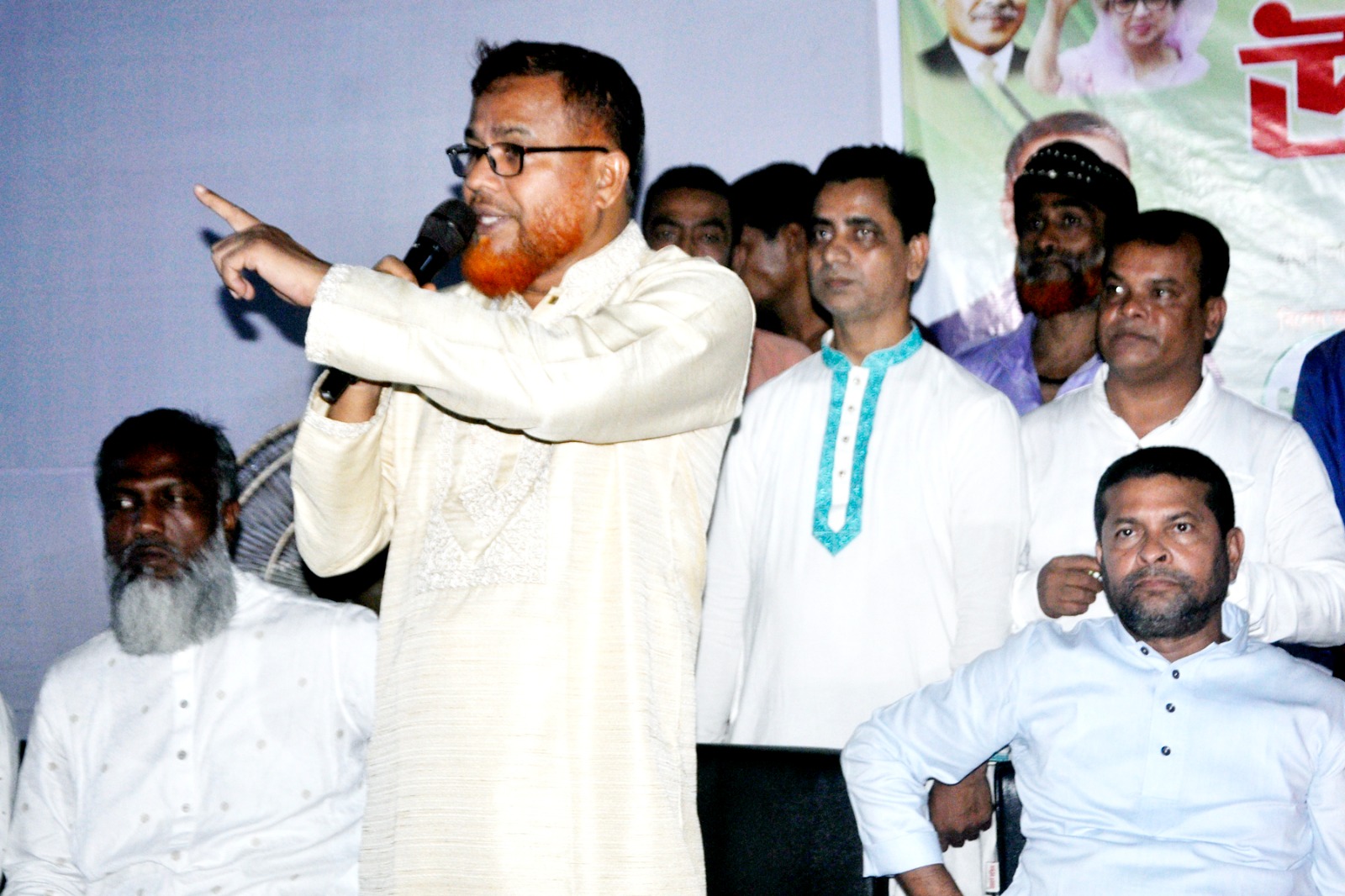 তুরাগের বাউনিয়ায় এলাকাবাসীর অভিযোগ ও উন্নয়ন ভাবনা নিয়ে বিএনপির উঠান বৈঠক