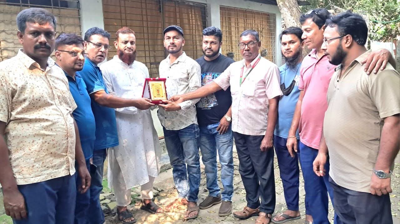 ক্রেস্ট প্রদান, শু‌ভেচ্ছা ও অভিনন্দন