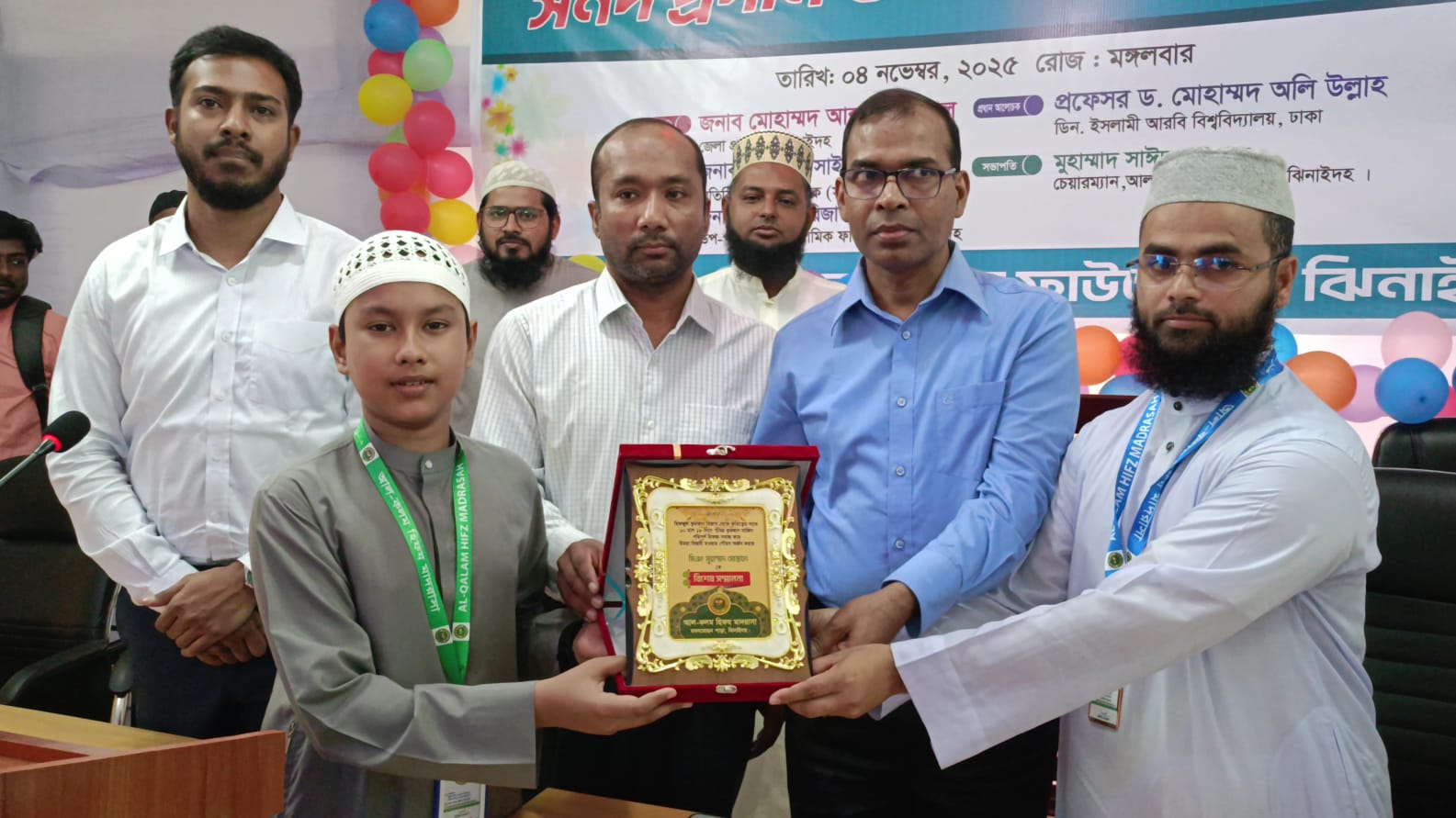 ১০ ও ১৬ মাসে হিফজ সম্পন্ন, দুই শিক্ষার্থী ওমরাহ হজে পাঠাবে মাদ্রাসা