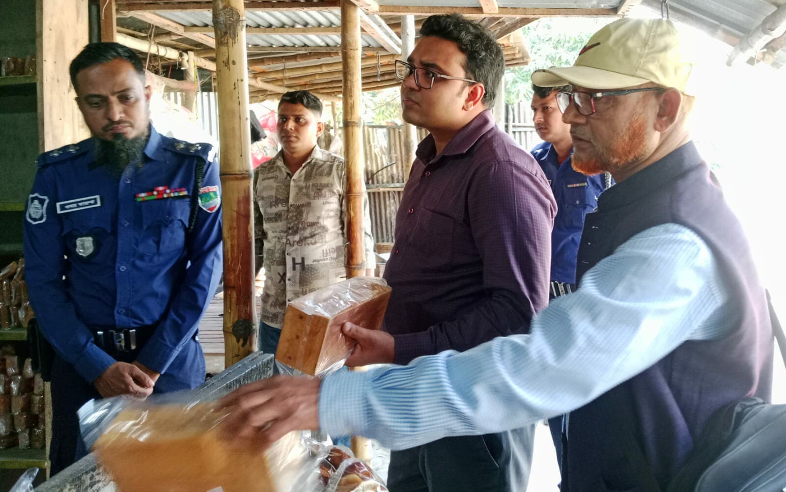 বেকারি মালিক কে ১০ হাজার টাক জরিমানা