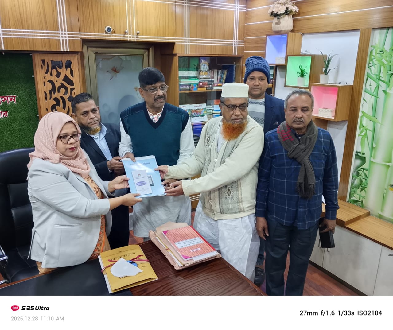 যশোর-০৬ আসনে বিএনপি মনোনীত প্রার্থী আজাদের মনোনয়ন পত্র সংগ্রহ,