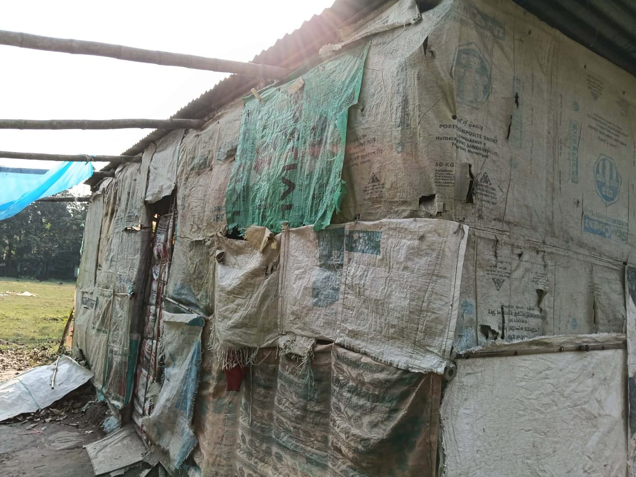 শীতের ঠান্ডায় কাঁপছে প্লাস্টিকের ঘর, সহায়তার আশায় অসহায় পরিবার