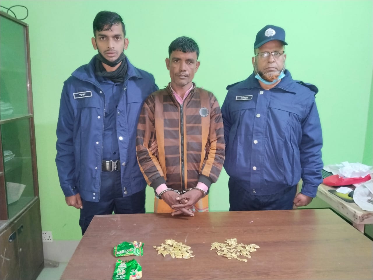 মাদক নির্মূলে কঠোর অষ্টগ্রাম থানা পুলিশ, হিরোইন সহ হাতেনাতে আটক ১