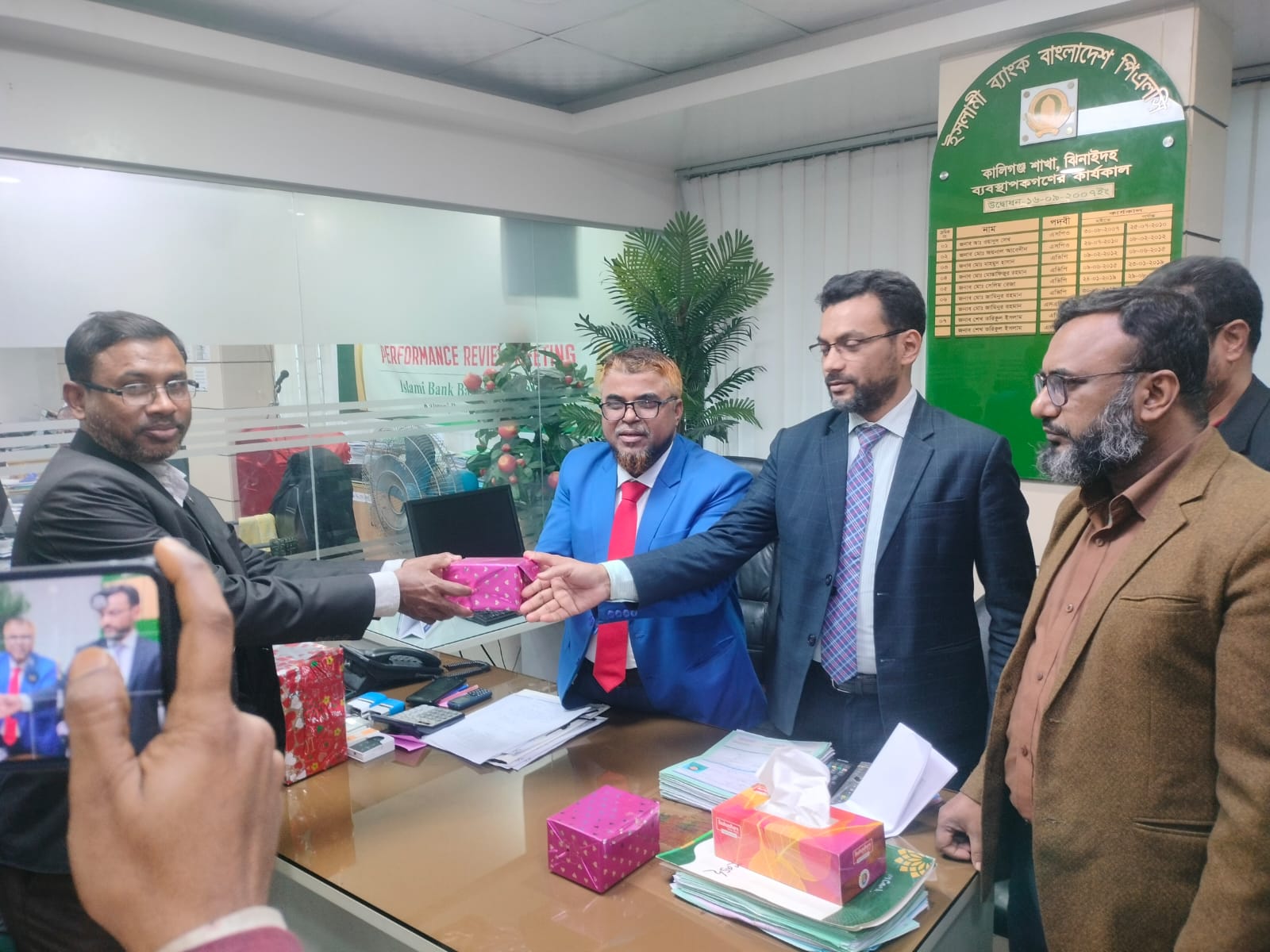 ইসলামী ব্যাংক কালীগঞ্জ শাখায় এজেন্ট মালিকদের নিয়ে পুরস্কার বিতরণ অনুষ্ঠান