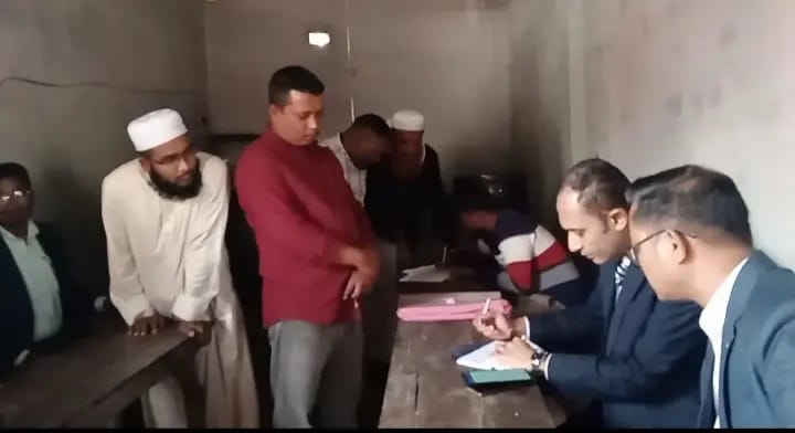 পীরগঞ্জে অনুমোদনহীন ছাগল জবাইয়ের জন্য জরিমানা।