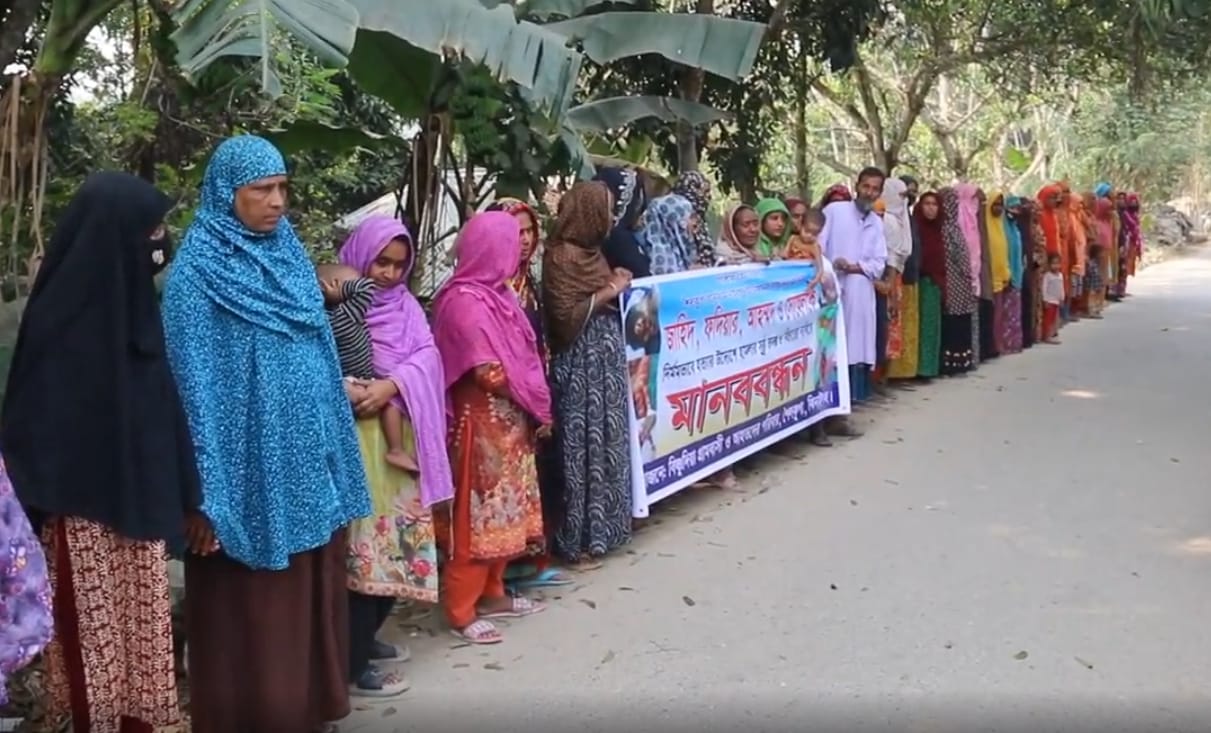 ঝিনাইদহে অতর্কিত হামলার প্রতিবাদে মাননবন্ধন