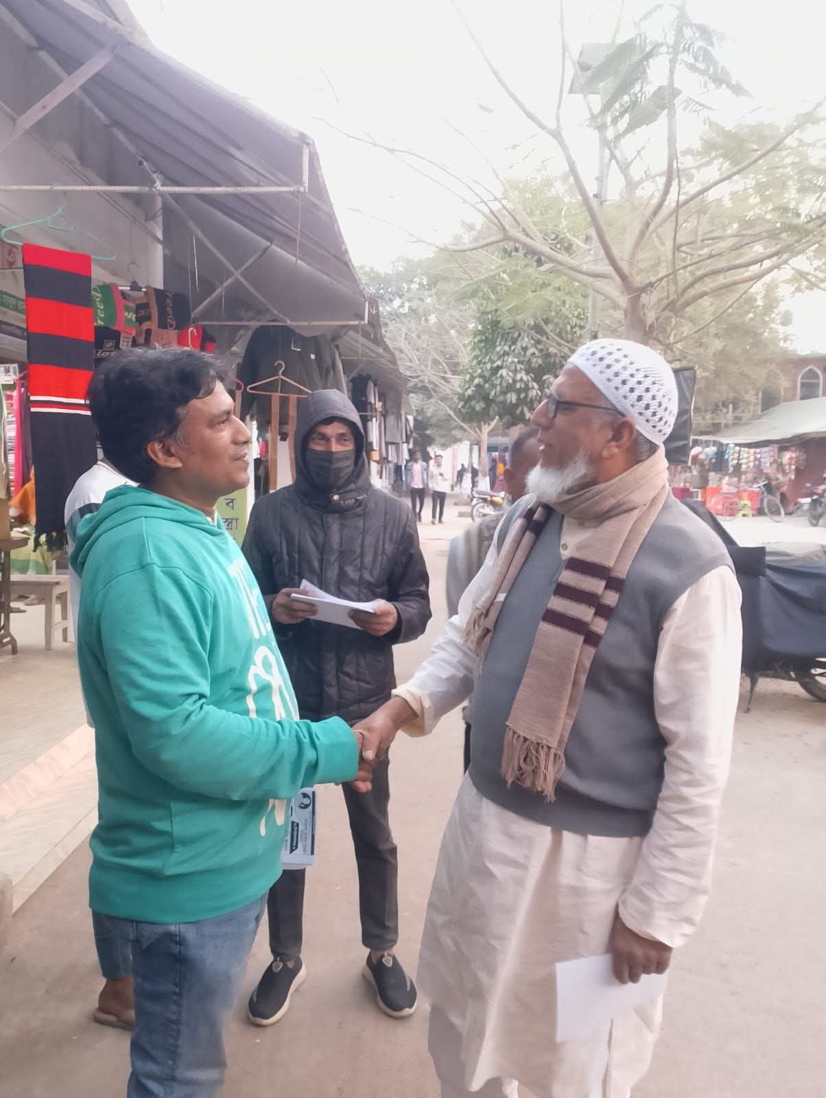 চাঁপাইনবাবগঞ্জ সদর উপজেলায় বারোঘরিয়া ইউনিয়নের জেএসডির প্রার্থী সুমনের তারা প্রতীকের গণসংযোগ