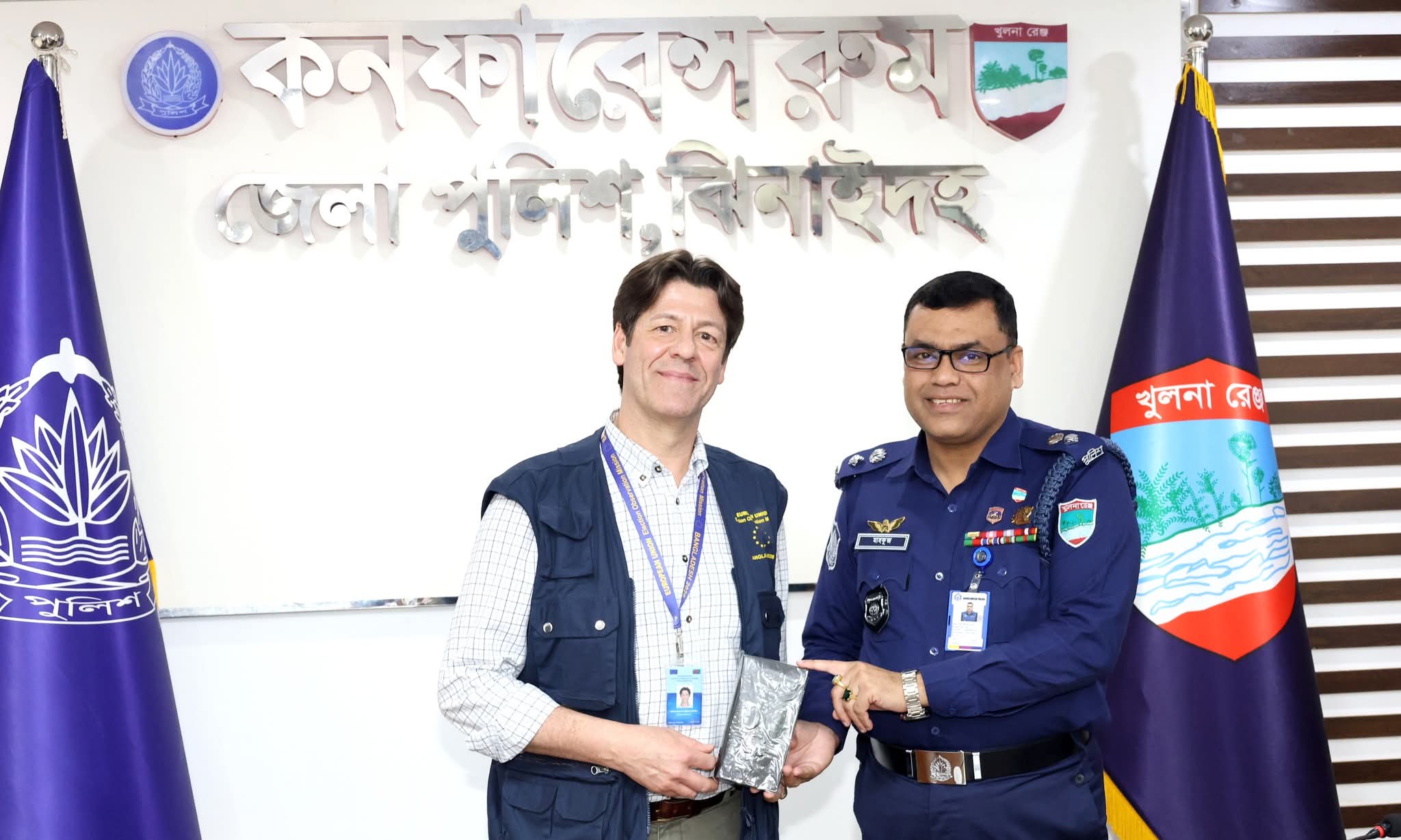 ঝিনাইদহে ইউরোপীয় ইউনিয়ন নির্বাচন পর্যবেক্ষণ মিশনের সদস্যদের সাথে জেলা পুলিশের মতবিনিময় 