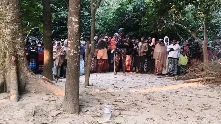 চাঁপাইনবাবগঞ্জের চরবাগডাঙ্গায় বোমা বিস্ফোরণে দুজন নিহত আহত তিন