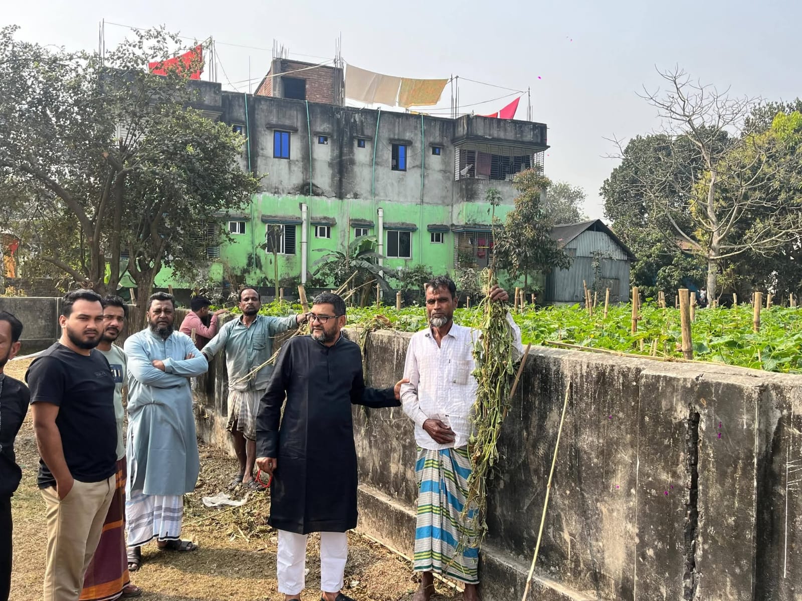 শ্রীপুরে কৃষকের শসা ক্ষেত নিধন: পাশে দাঁড়ালেন বিএনপি নেতা বিল্লাল হোসেন বেপারী