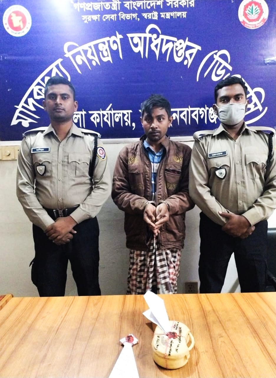 ভোলাহাট সীমান্তে ডিএনসি’র অভিযানে হেরোইনসহ আটক ১
