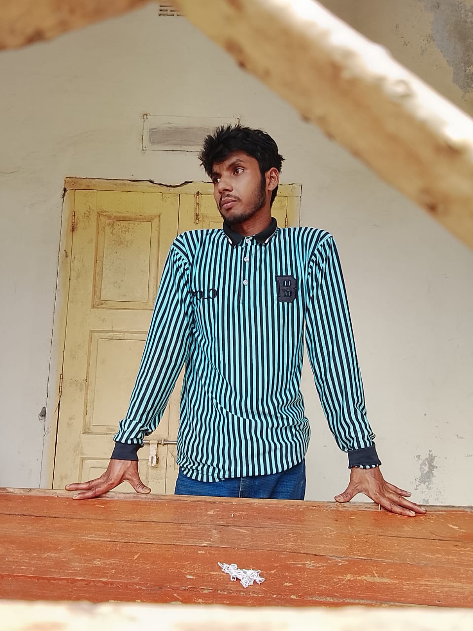 পীরগঞ্জ পৌরসভায় রাত্রে বৈদ্যুতিক তার চূরি করার সময় ধৃত।