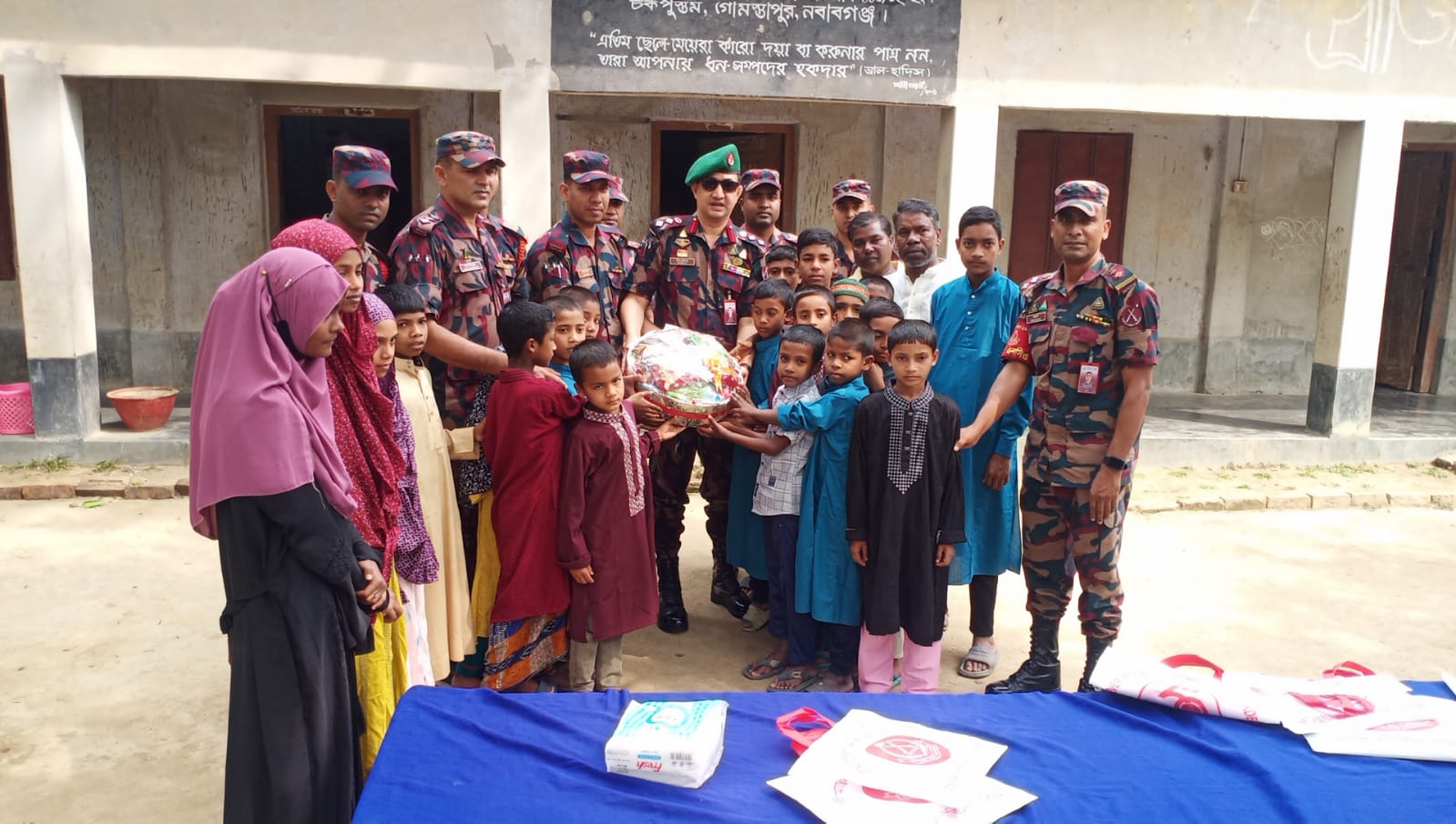 এতিমদের মাঝে ৫৯ বিজিবি’র ঈদ উপহার সামগ্রী বিতরণ