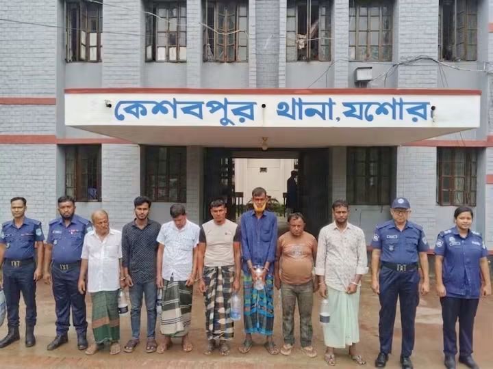 কেশবপুরে নিষিদ্ধ ছাত্রলীগের বিক্ষোভ মিছিল: আওয়ামী লীগ-যুবলীগ-ছাত্রলীগের ৬ নেতাকর্মী গ্রেপ্তার 