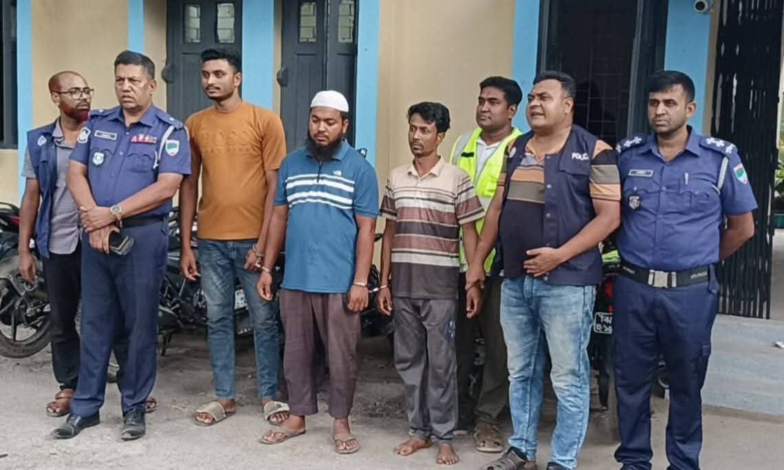 কালীগঞ্জে পাঁচ চোরাই মোটরসাইকেল উদ্ধার, আটক তিন