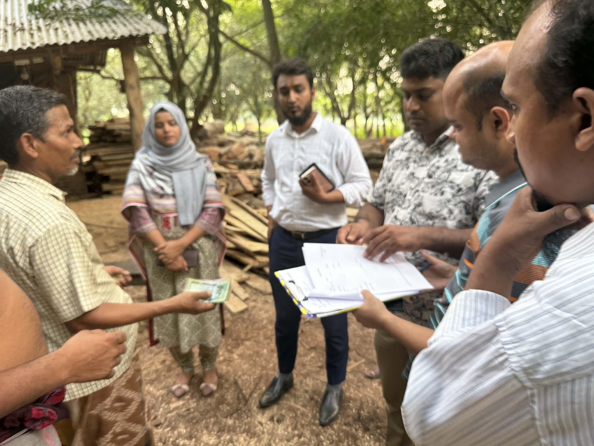 চাঁপাইনবাবগঞ্জে অবৈধ করাত-কলের বিরুদ্ধে বন বিভাগের অভিযান, ৪ জনকে জরিমানা